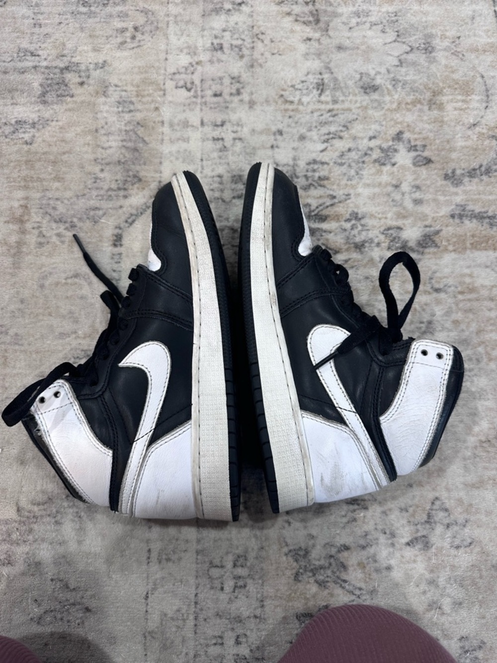 Nike Air Jordan 1 Retro High OG GS 'Black White 2.0' - Picture 4 of 9